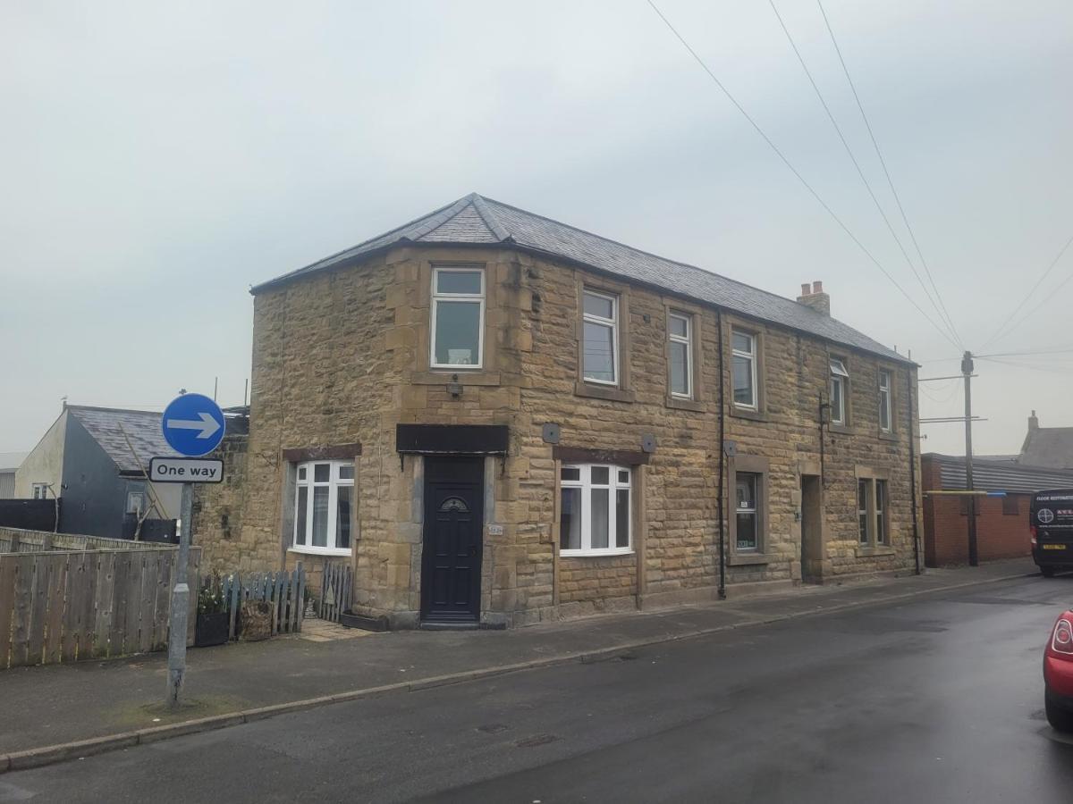 Amble Harbour Retreats Hotel Exterior photo
